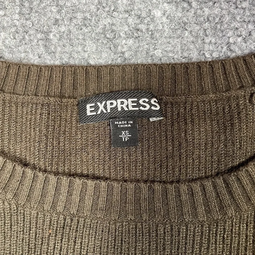 Express Cropped Sweater Women's XS Green Ribbed Long Sleeve Pullover Top Fitted
